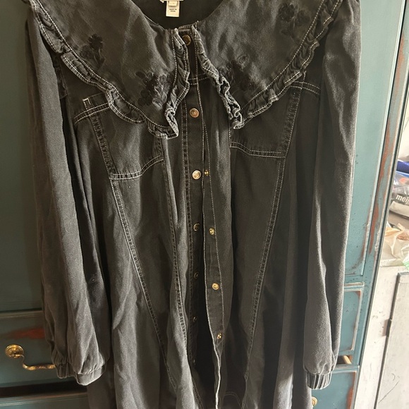 Black Ruffled Button-Up Dress - Picture 2 of 10